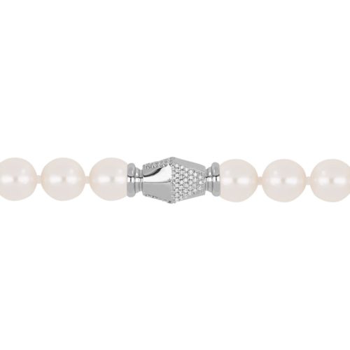 Akoya pearl string with diamond clasp in 18 kt gold - C010L